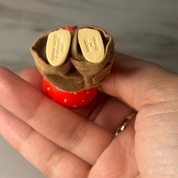 Customized authentic Sonny Angel strawberry heart - Picture 3 of 3